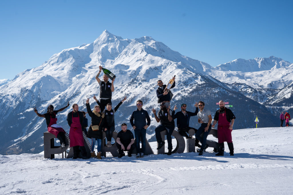 Photo de l'équipe face au Mont-Pourri